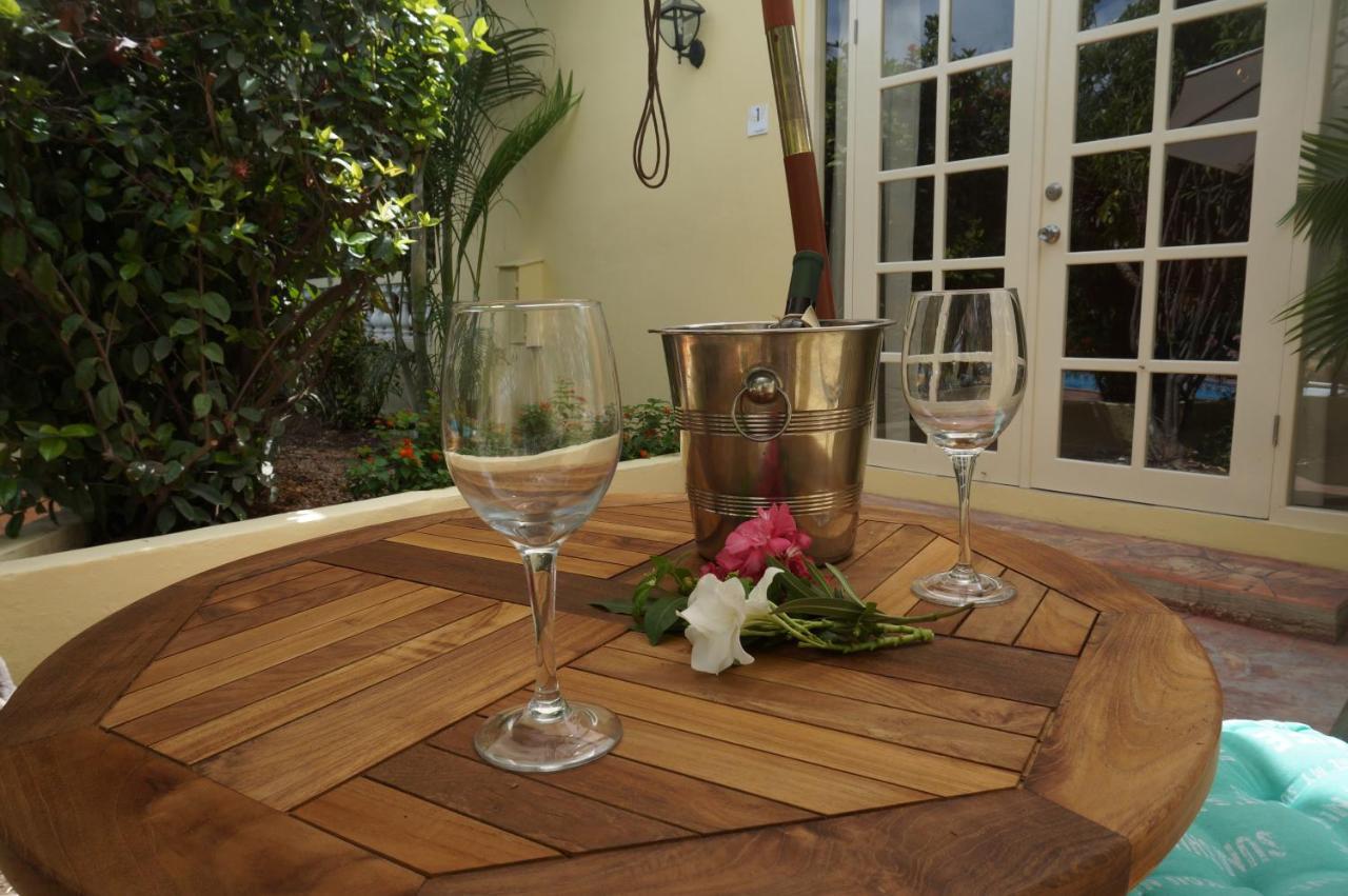 Wonders Boutique Hotel Oranjestad Luaran gambar
